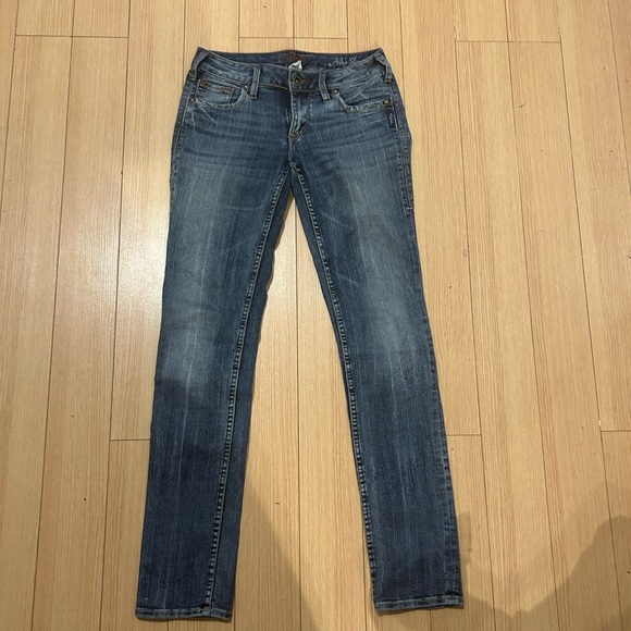 Y2K, Sliver Aiko Slim Jeans. Low waisted, light wash denim. - Picture 2 of 5